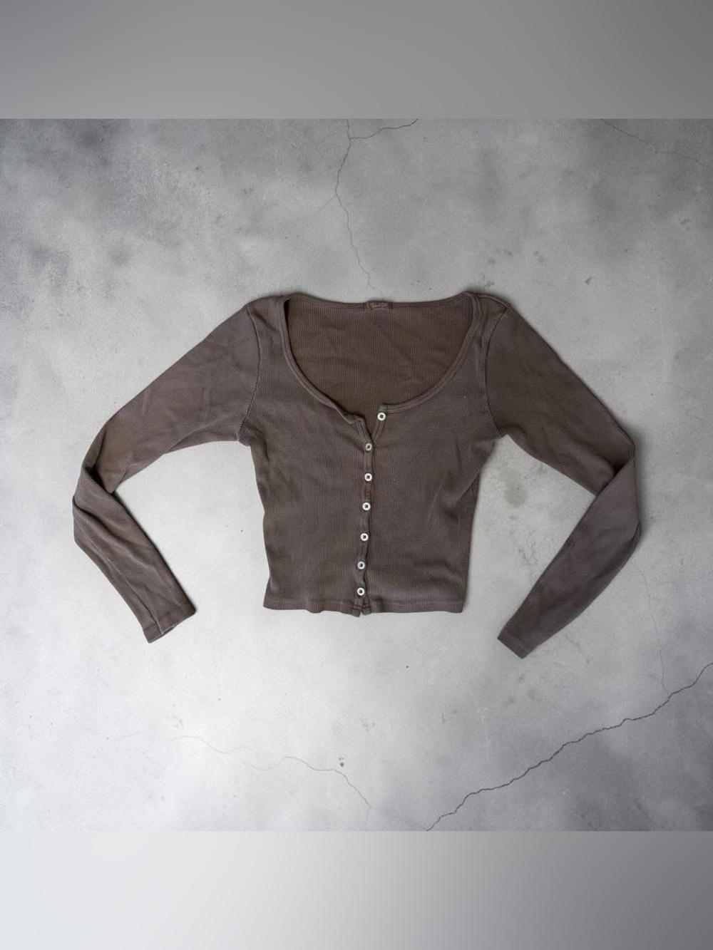 Ribbed Scoop Neck Button-Front Crop Top — Brown